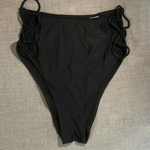 Abercrombie & Fitch Black High Waisted Bikinis. - Picture 3 of 6